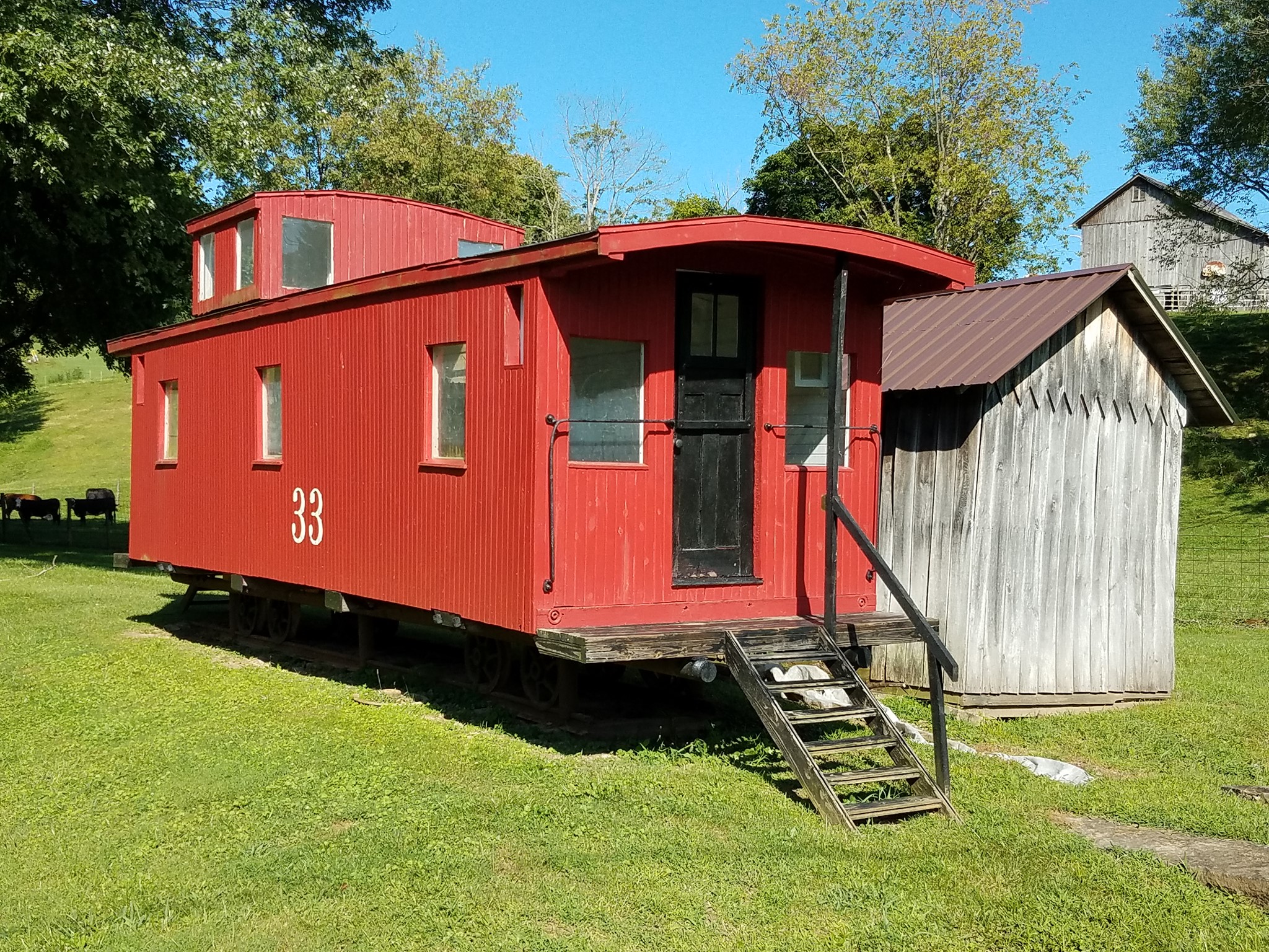 Caboose 33 siding